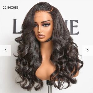 Luxurious Black Wavy Hair Wig